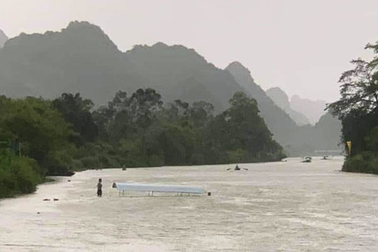 Hà Nội: Tai nạn lật đò tại suối Yến (chùa Hương)