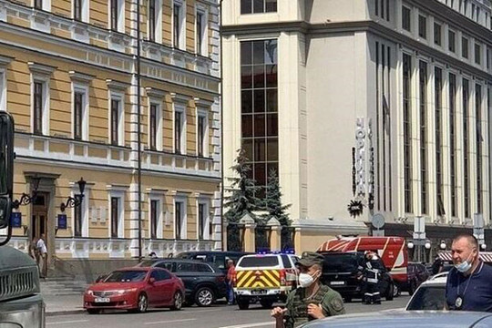 Ukraine: Một đối tượng bắt cóc con tin, đe dọa nổ bom tại ngân hàng