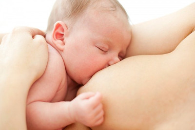 Khuyến cáo nuôi con bằng sữa mẹ an toàn trong bối cảnh dịch Covid-19