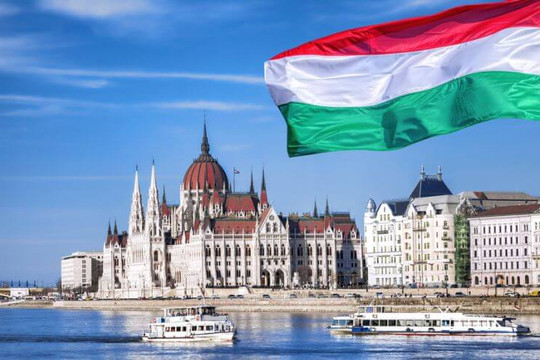 Điện mừng nhân dịp kỷ niệm Quốc khánh Hungary