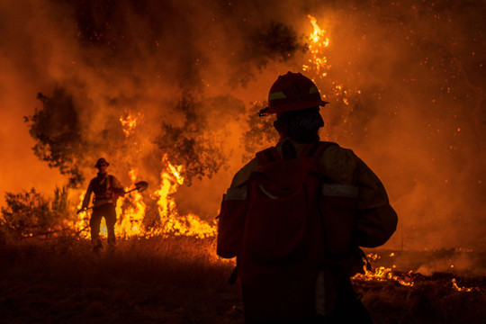 Mỹ: Cháy rừng lan rộng, nhiều khu vực của bang California chìm trong biển lửa