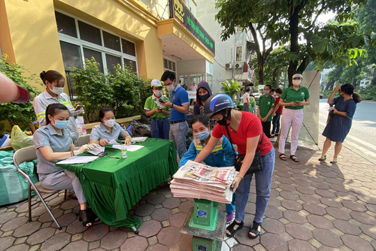 Thu đổi 3,4 tấn rác tái chế tại 4 quận của Hà Nội