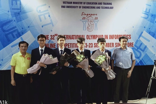 4 học sinh giành huy chương Olympic tin học quốc tế