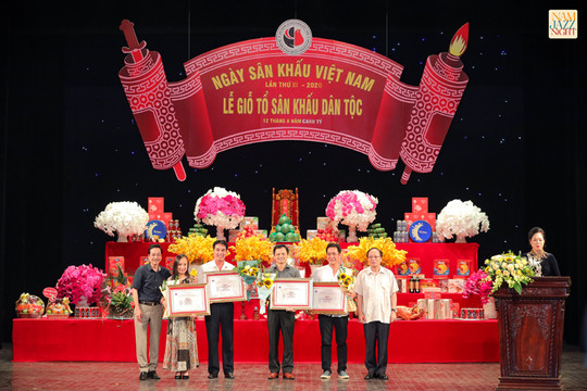 Vinh danh các nghệ sĩ xuất sắc nhân Ngày Sân khấu Việt Nam 2020