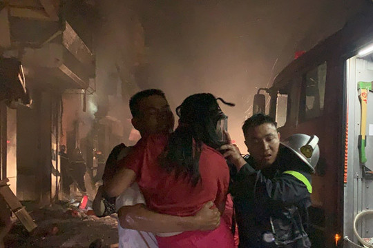 Giải cứu 5 người trong vụ cháy tại một cơ sở kinh doanh gas