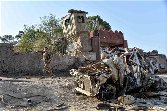 Đánh bom xe đẫm máu nhằm vào trụ sở cảnh sát ở Afghanistan