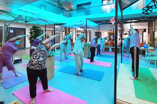 Niềm vui từ lớp tập yoga tại bệnh viện