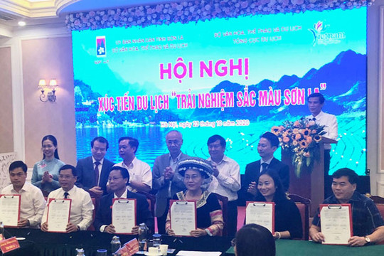 Hội nghị xúc tiến du lịch "Trải nghiệm sắc màu Sơn La" tại Hà Nội