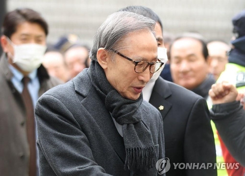 Cựu Tổng thống Hàn Quốc Lee Myung-bak bị kết án 17 năm tù