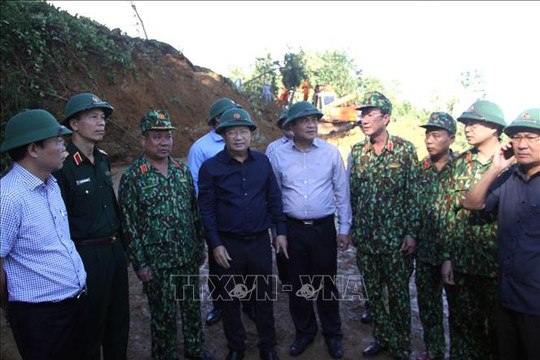 Phó Thủ tướng Trịnh Đình Dũng đến Bắc Trà My trực tiếp chỉ đạo tìm kiếm, cứu nạn