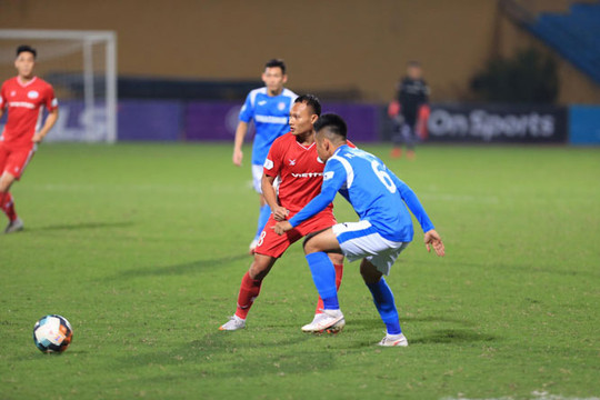 Thắng Than Quảng Ninh 1-0, Viettel FC chạm một tay vào chức vô địch