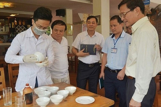 Xử phạt 41 lượt cơ sở ở phường Nghĩa Tân, quận Cầu Giấy vi phạm an toàn thực phẩm