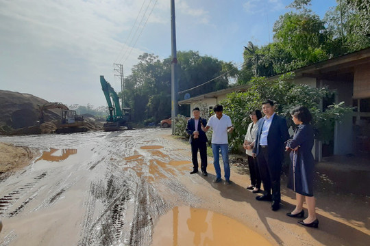 Huyện Ba Vì: Vẫn xảy ra khai thác trái phép cát lòng sông ở khu vực giáp ranh