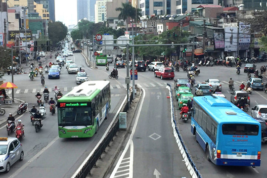 Kiến nghị sớm triển khai 14 tuyến đường riêng cho xe buýt tại Hà Nội