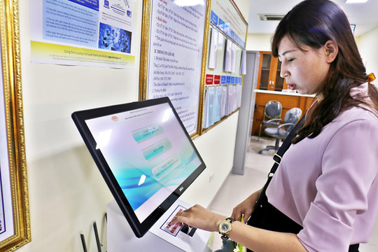 Thủ tướng Chính phủ chỉ đạo phương án thanh toán dịch vụ công tại Hà Nội