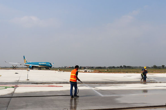 Cải tạo đường băng sân bay Nội Bài: Gấp rút thi công, kịp khai thác dịp cao điểm Tết