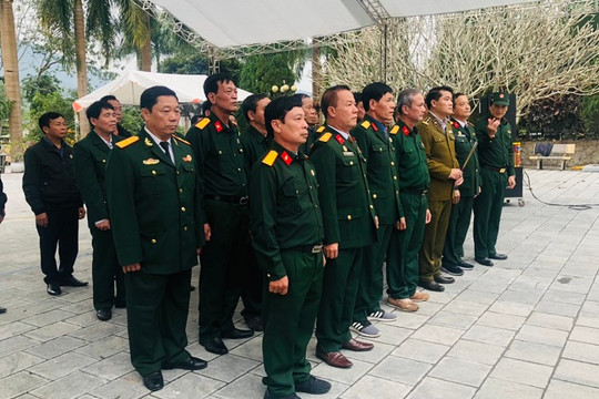 Hội Cựu chiến binh Cục Quản lý thị trường Hà Nội viếng Nghĩa trang liệt sĩ Vị Xuyên