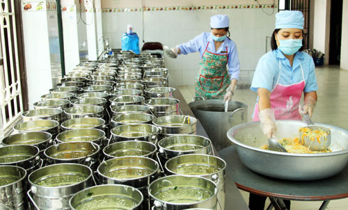 Quận Nam Từ Liêm tăng cường kiểm tra bếp ăn trong trường học