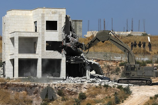 Israel phá dỡ nhà của người Palestine ở Bờ Tây và Đông Jerusalem