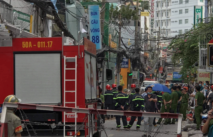 Nổ bình ga làm sập một quán ăn tại quận Phú Nhuận