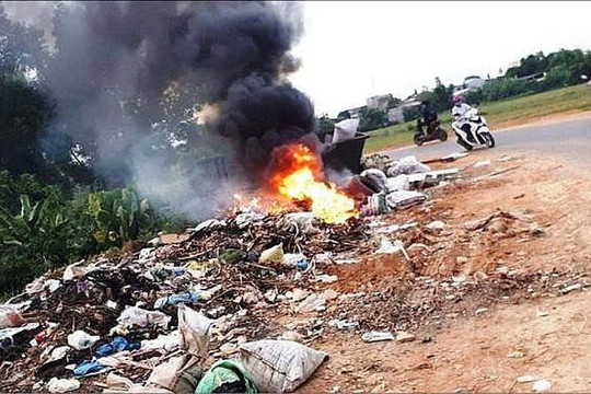 Đốt rác tự phát tiềm ẩn nguy cơ cháy nổ, ô nhiễm