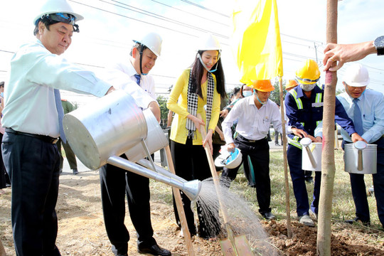 Phó Thủ tướng Thường trực Chính phủ dự lễ phát động Đề án trồng 10 triệu cây xanh tỉnh Bến Tre