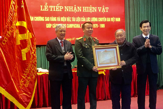 Bảo tàng Lịch sử quân sự Việt Nam tiếp nhận hiện vật Huân chương Sao vàng
