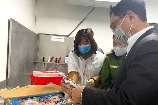 Hà Nội lấy 100 mẫu thực phẩm đông lạnh nhập khẩu để xét nghiệm SARS-CoV-2
