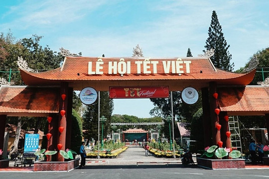 Lễ hội Tết Việt 2021 có nhiều chương trình đặc sắc, bán hàng đúng giá