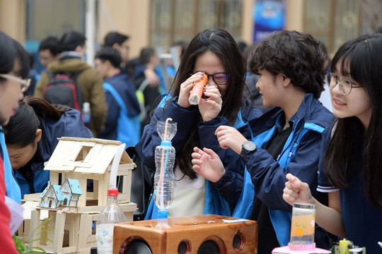 Học sinh Hà Nội hào hứng với Ngày hội STEM