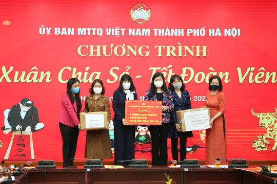 Ủy ban Mặt trận Tổ quốc thành phố Hà Nội trao tặng quà Tết trị giá gần 1,27 tỷ đồng