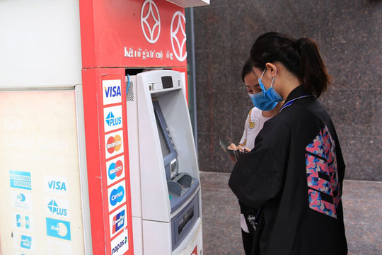Lượng người rút tiền tại các máy ATM không tăng đột biến