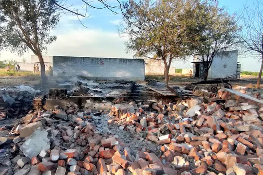 Ấn Độ: 45 người thương vong trong vụ cháy nhà máy pháo hoa