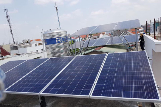 Thí điểm sử dụng năng lượng mặt trời trên mái chợ Đồng Xuân