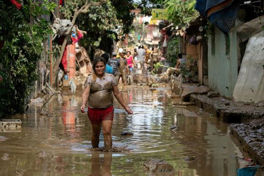 Philippines sơ tán hơn 50.000 người trước bão lớn
