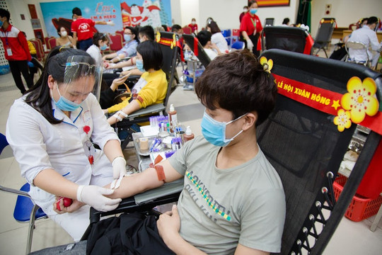 Lễ hội hiến máu lớn nhất trong năm vận động tiếp nhận trên 4.000 đơn vị máu