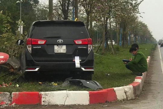 Vụ ô tô tông liên hoàn ở Hà Nội - tài xế khai do buồn ngủ