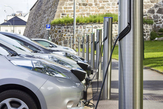 Doanh số toàn cầu ô tô điện tăng 39%