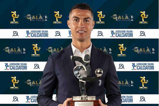 C.Ronaldo lần thứ hai liên tiếp giành giải cầu thủ xuất sắc nhất Serie A