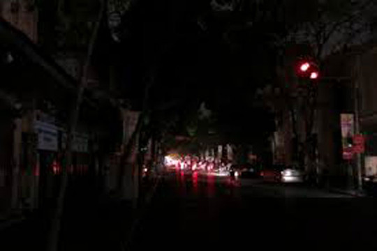 Tắt đèn đường ảnh hưởng đến người tham gia giao thông