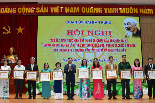 Phát huy vai trò nêu gương trong học tập và làm theo Chủ tịch Hồ Chí Minh
