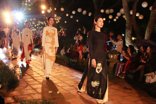 600 mẫu áo dài lấy ý tưởng từ nét đẹp văn hóa thế giới
