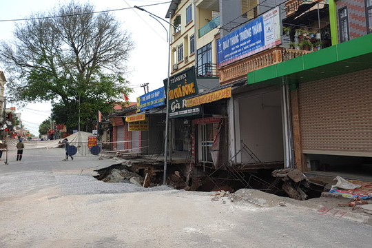 Khẩn trương lập dự án khắc phục sự cố hố sụt lún đất tại xã Quảng Bị (Chương Mỹ)