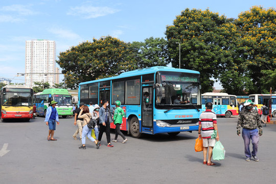 Phục vụ hơn 10.000 lượt xe buýt mỗi ngày dịp Giỗ Tổ Hùng Vương và lễ 30-4, 1-5
