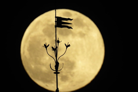 Chiêm ngưỡng hình ảnh ''siêu trăng hồng'' trên khắp thế giới