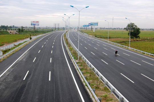 Bộ Tài chính: Đề xuất thu phí sử dụng đường bộ cao tốc do Nhà nước đầu tư là cần thiết