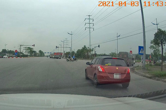 Phạt tài xế vượt đèn đỏ qua tin nhắn Facebook