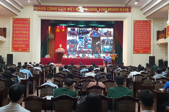 Ứng cử viên đại biểu Quốc hội khóa XV tiếp xúc với cử tri tại thị xã Sơn Tây