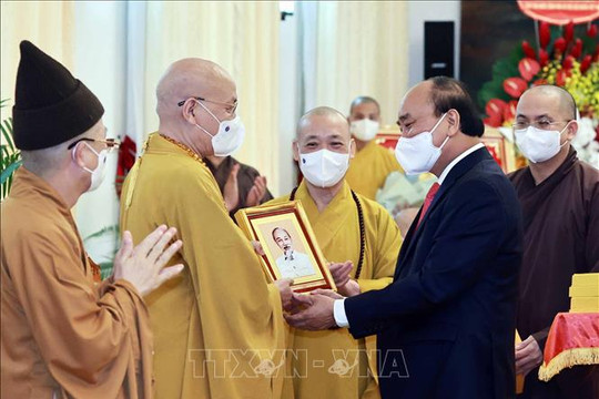 Chủ tịch nước Nguyễn Xuân Phúc tiếp Đoàn lãnh đạo Giáo hội Phật giáo Việt Nam