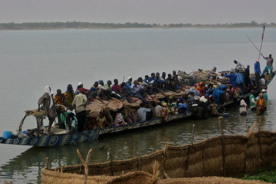 Hơn 150 người mất tích trong vụ chìm phà tại Nigeria